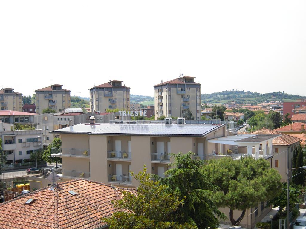 Hotel Trieste เซนีกัลเลีย ภายนอก รูปภาพ