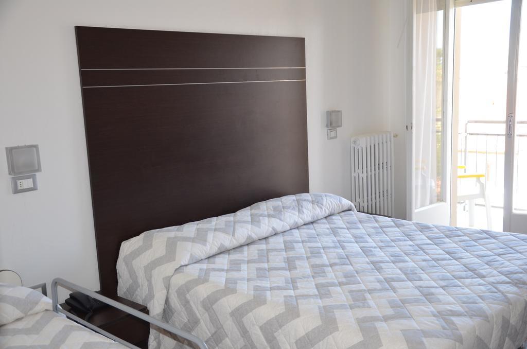 Hotel Trieste เซนีกัลเลีย ภายนอก รูปภาพ